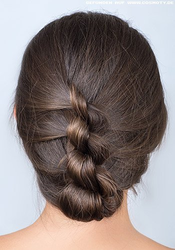 Mehrfach geknoteter Chignon im Französischen Stil