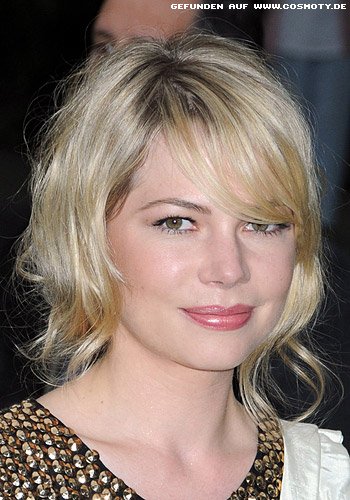 Michelle Williams mit ungleich langen Wellen