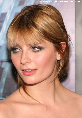 Mischa Barton mit lässig gestecktem Knoten