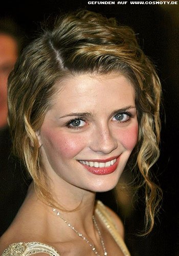 Mischa Barton mit lockerem, leicht gewellten Zopf