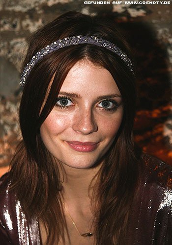 Mischa Barton mit Stirnband im Hippie-Look