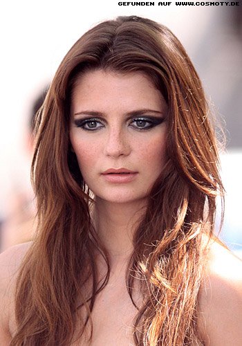 Mischa Barton mit Wellen im Undone-Look