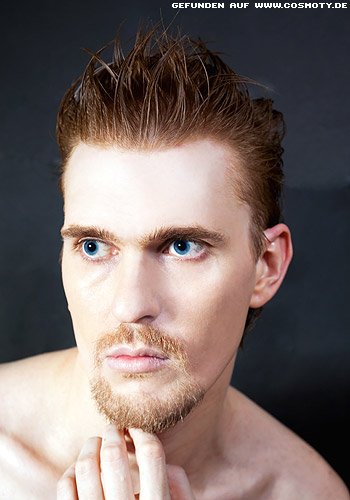 Mit Gel aufgestellter Pony zu schmalen Seitenpartien