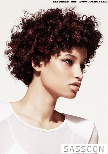 Mittellanger Bob mit kleinen Afro-Curls