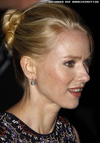 Naomi Watts: Kleiner Haarknoten mit lässiger Eleganz