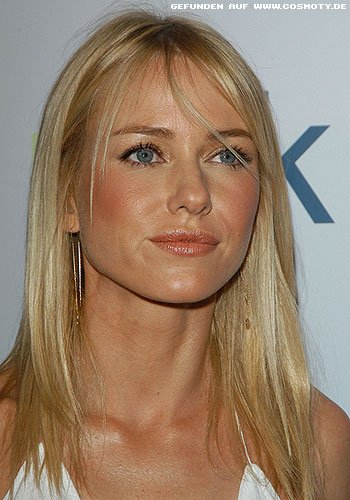 Naomi Watts mit glattem Sleek-Haar