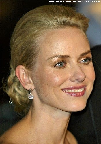 Naomi Watts mit tiefem Nackenknoten