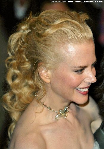 Nicole Kidman mit teilweise gesteckter Lockenmähne