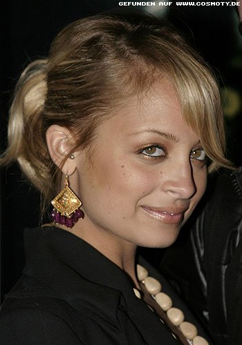 Nicole Richie mit kleinem Pferdeschwanz