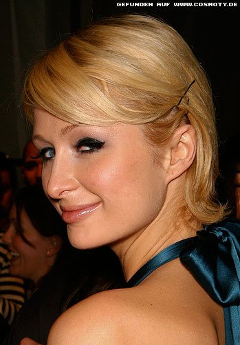 Paris Hilton mit gestuftem Kurzhaarschnitt