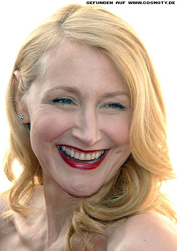 Patricia Clarkson mit glamourösen Wellen