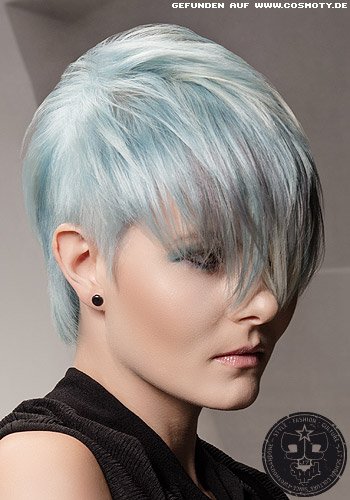 Pixie mit gefranstem Long-Pony in pastellblau