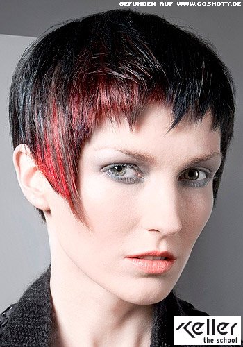 Pixie mit zipfelig geschnittener Ponypartie