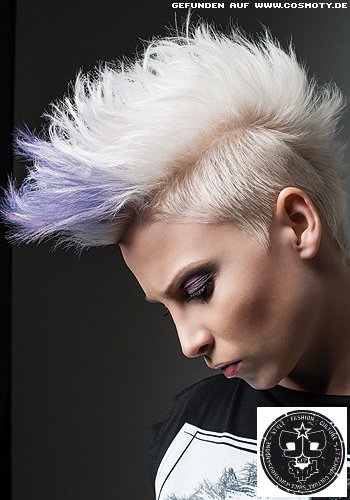 Pixie-Punk in platinblond und lila