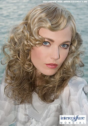 Retro-Look mit Kombination aus Locken und Wellen