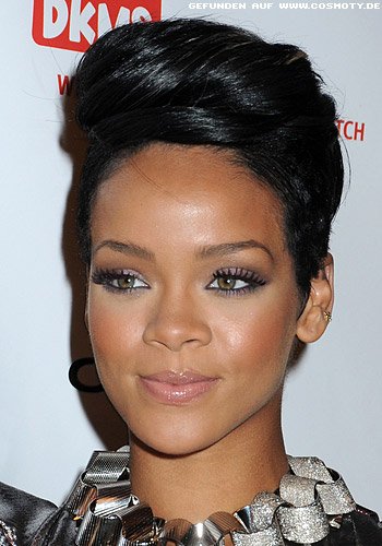 Rihanna: Zur Tolle gestyler Pony zu kurzen Seitenpartien