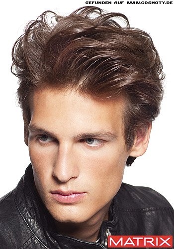 Rockiges Styling mit dezent gewelltem Deckhaar
