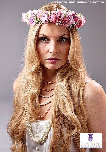 Romantischer Hippie-Look mit Blumenkranz