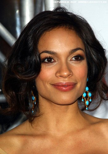 Rosario Dawson: Langes Haar zum Bob eingeschlagen