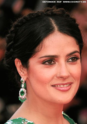 Salma Hayek mit geflochtener Gretchen-Frisur