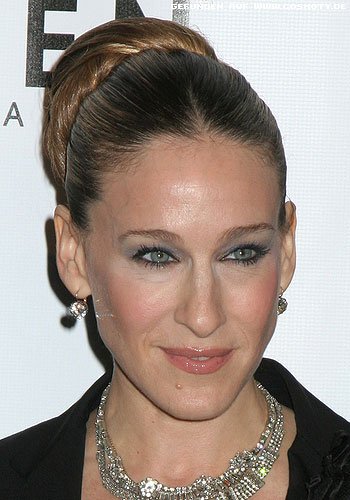 Sarah Jessica Parker mit strengem Dutt