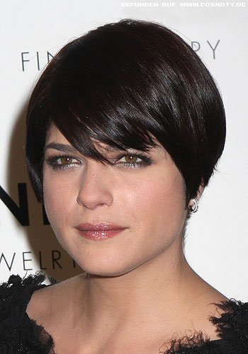 Selma Blair mit kurzem Pixie