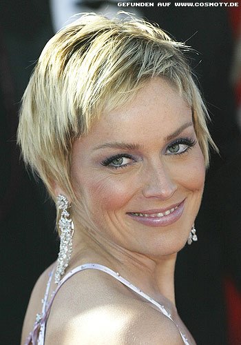 Sharon Stone mit klassischen Stufen-Kurzhaarschnitt