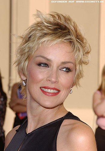 Sharon Stone mit strubbelig gestyltem Short-Cut