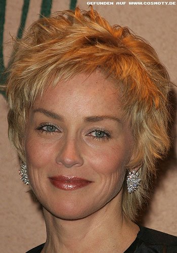 Sharon Stone mit unregelmässig geschnittenen Short-Cut