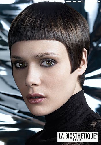 Short-Cut mit androgynem Style