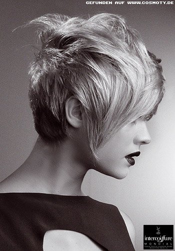Short-Cut mit betontem Hinterkopf