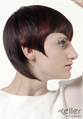 Short-Cut mit freien Ohren und spitzen Koteletten