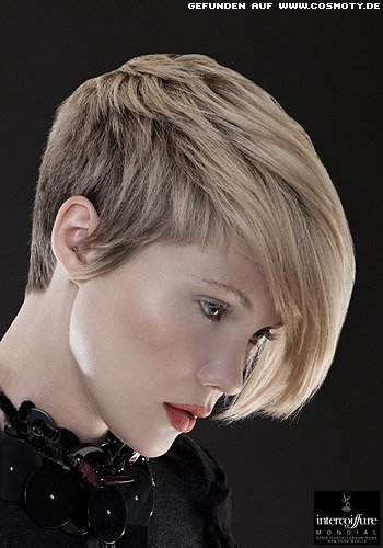 Short-Cut mit langer, femininer Ponypartie