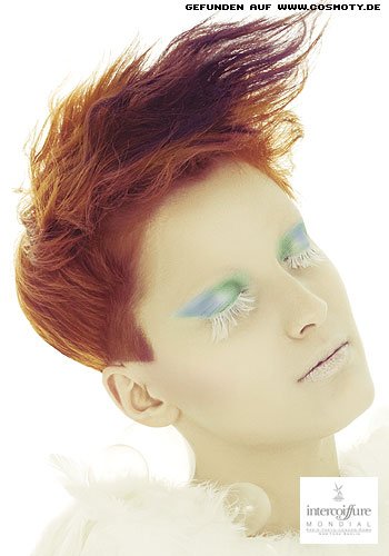 Short-Cut mit punkig gestylter Ponypartie