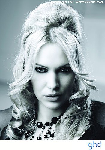 Steckfrisur im Bardot-Look
