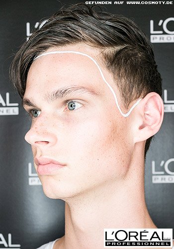 Strähniger Wet-Look mit Seitenscheitel