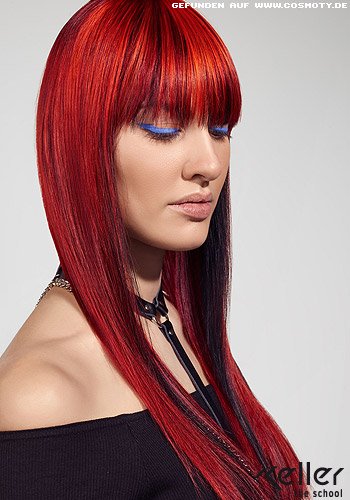 Strahlend rotes Haar im superglatten Sleek-Look