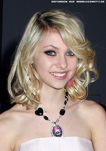 Taylor Momsen mit mädchenhaften Locken