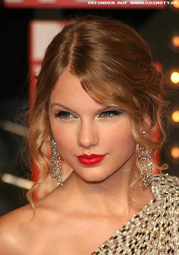 Taylor Swift: Locker gesteckter Chignon im Nacken