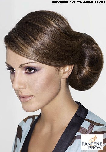 Übergroßer Chignon tief im Nacken