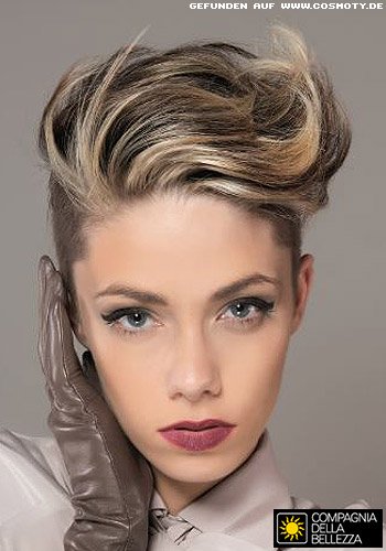 Undercut mit eleganter, seitlich gewellter Tolle