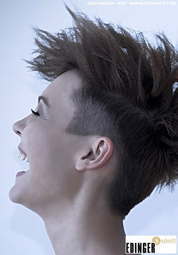 Under-Cut mit gekrepptem Deckhaar