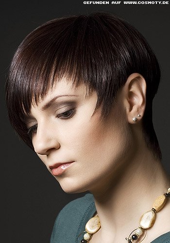 Zart gefranster Short-Cut mit schöner Pony-Partie