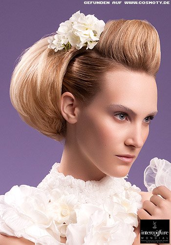 Zauberhafter Volumen-Chignon zur Ponytolle