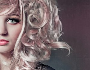 Pastellfarben Haare pink auf blond