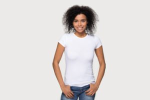 junge Frau in Jeans und Shirt