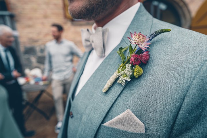 Mit Accessoires kann man in jedem einfachen Anzug schick erscheinen